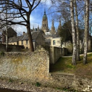 Quand Bayeux rime avec ciel bleu. Tapisserie rime avec 